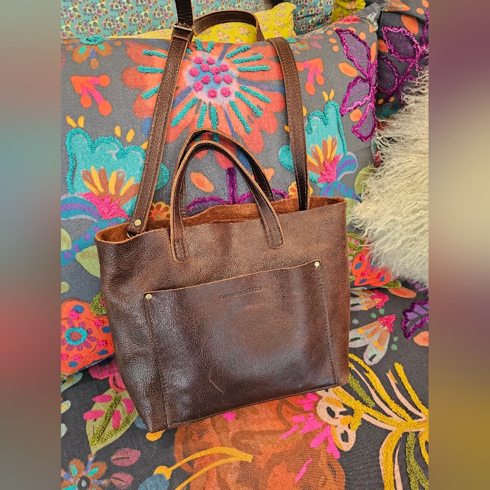 Portland Leather Medium Crossbody In Coldbrew